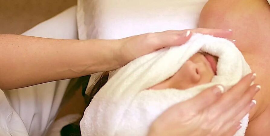 Massagetechnik mit einem Handtuch
